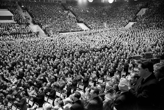Moscow laborers attend assembly at Sports Palace