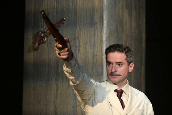 Russia Theatre Duel
