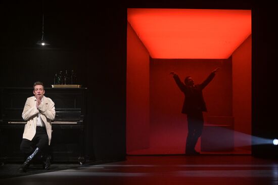 Russia Theatre Duel
