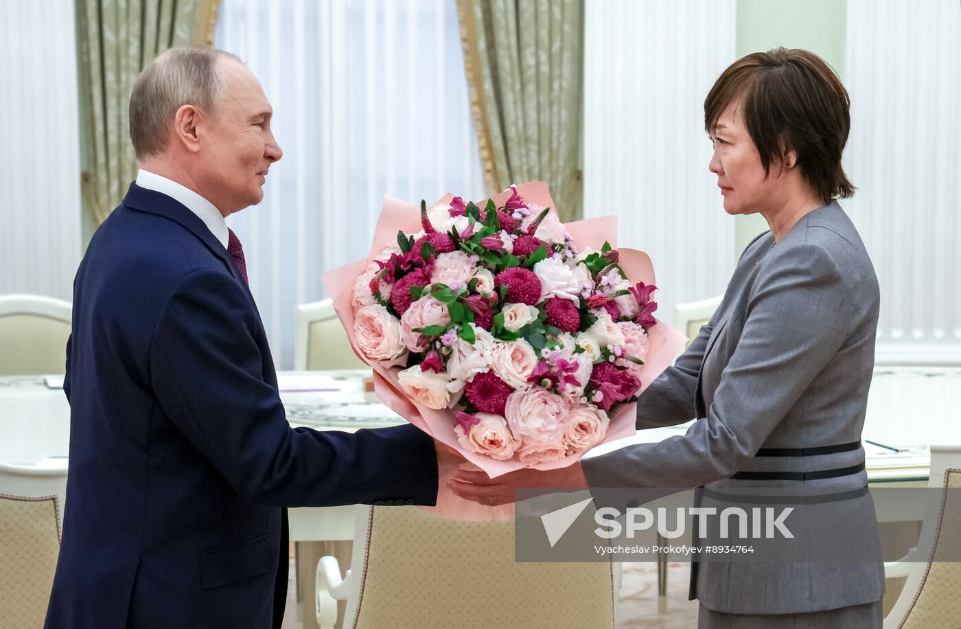 Russia Putin Former Japanese PM Widow