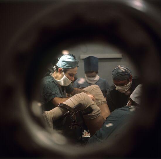 Woman gives birth inside pressure chamber after near-death experience