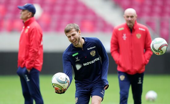 Belarus Soccer Friendly Russia Training