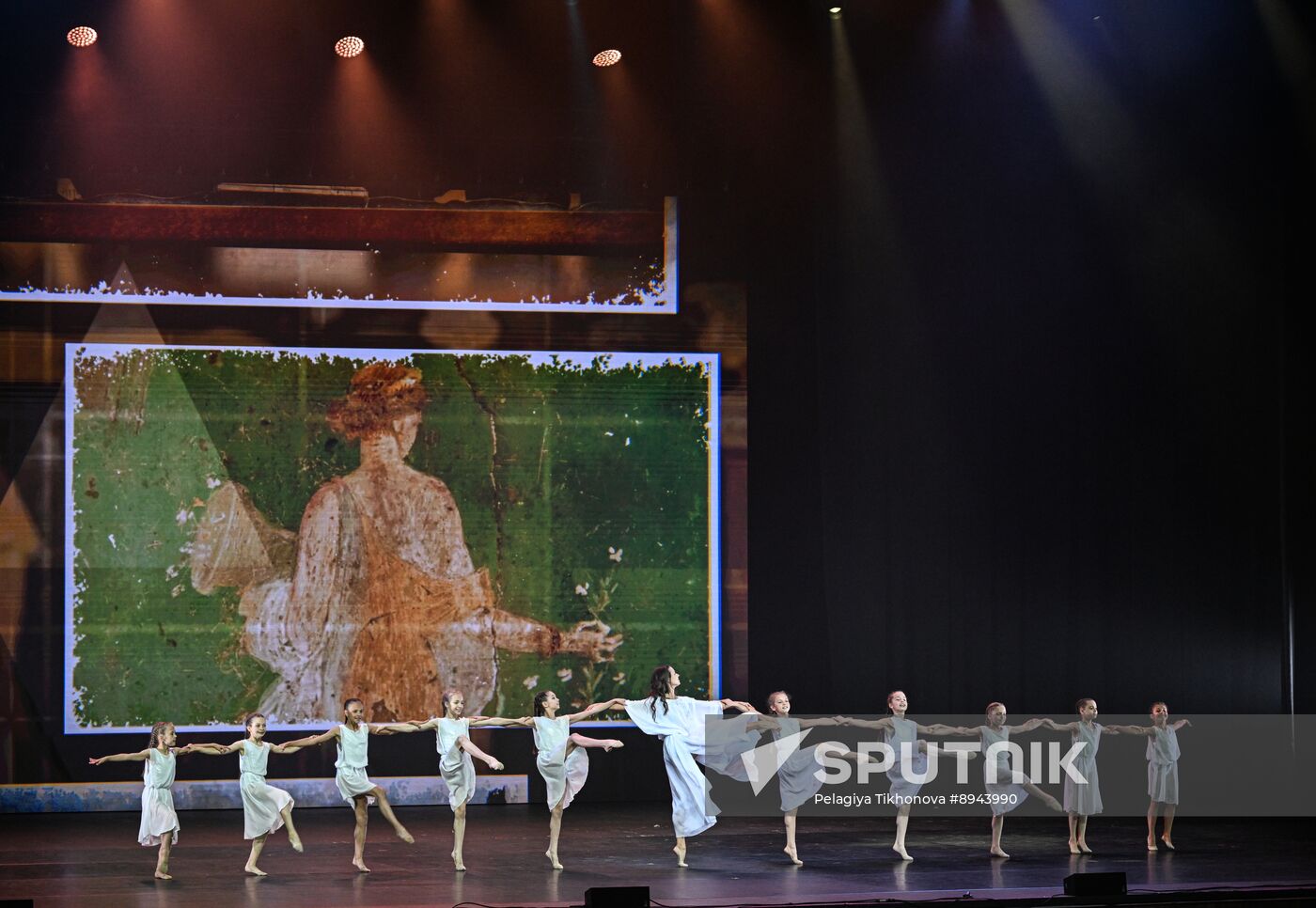 Russia Entertainment Plastic Theatre Show