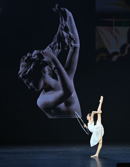 Russia Entertainment Plastic Theatre Show