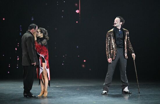 Russia Entertainment Plastic Theatre Show