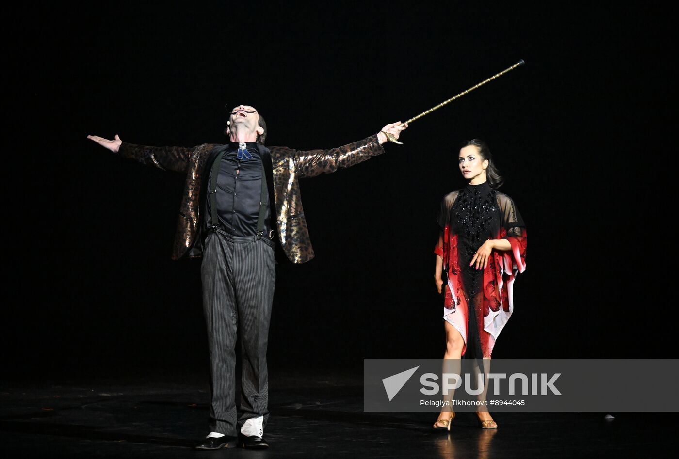 Russia Entertainment Plastic Theatre Show