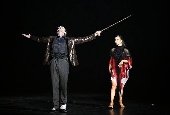 Russia Entertainment Plastic Theatre Show