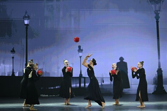 Russia Entertainment Plastic Theatre Show