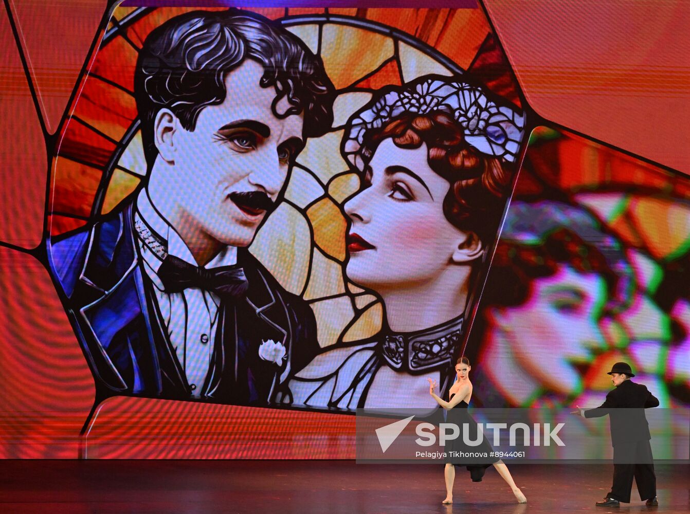 Russia Entertainment Plastic Theatre Show