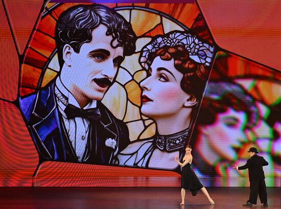 Russia Entertainment Plastic Theatre Show