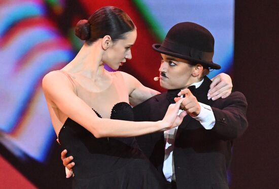 Russia Entertainment Plastic Theatre Show