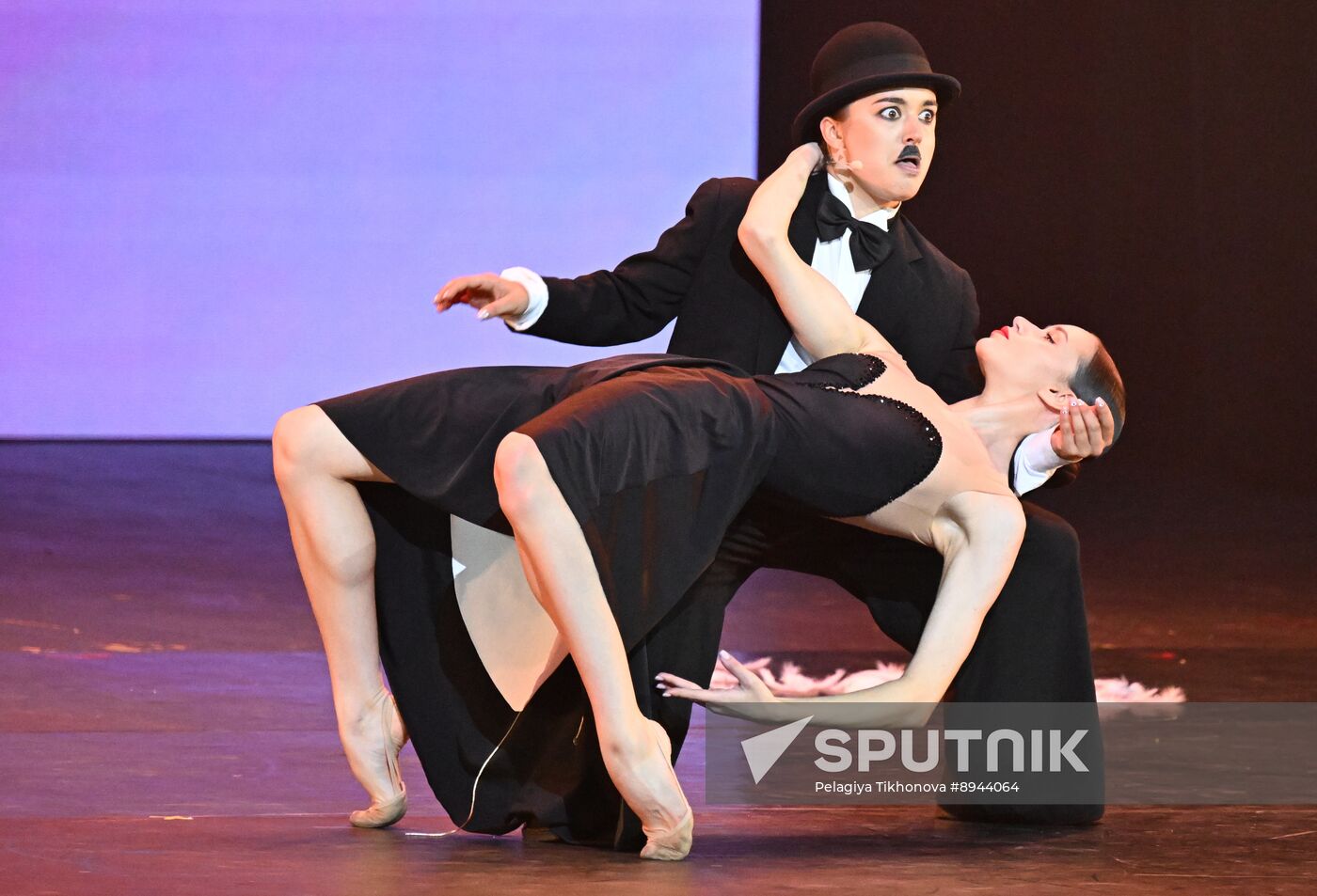 Russia Entertainment Plastic Theatre Show