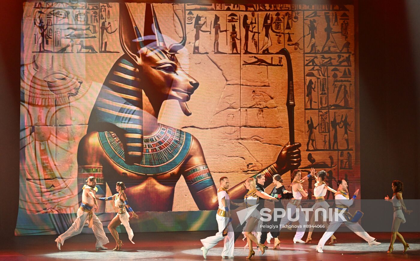 Russia Entertainment Plastic Theatre Show