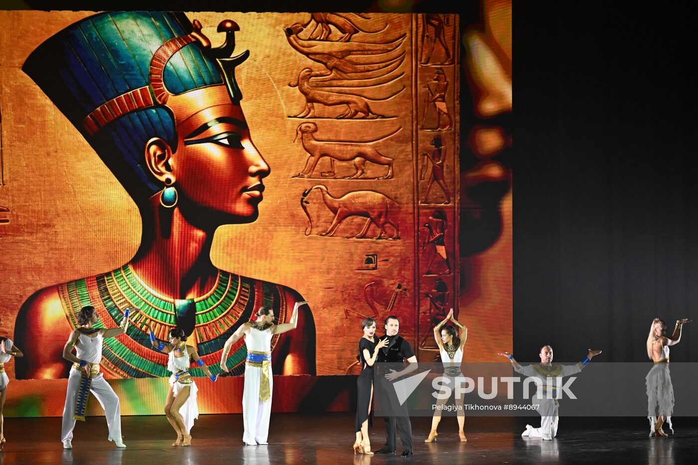 Russia Entertainment Plastic Theatre Show