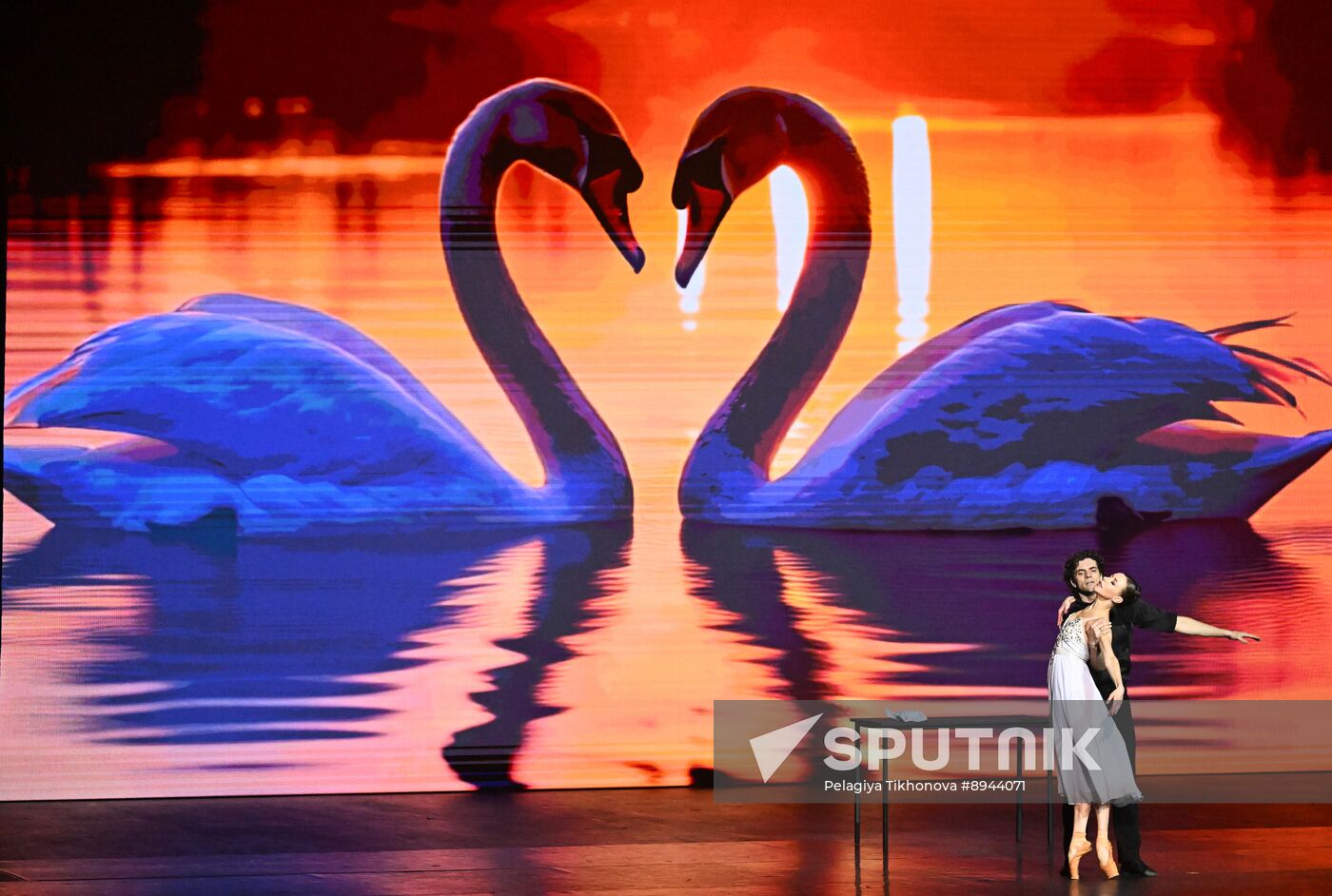 Russia Entertainment Plastic Theatre Show