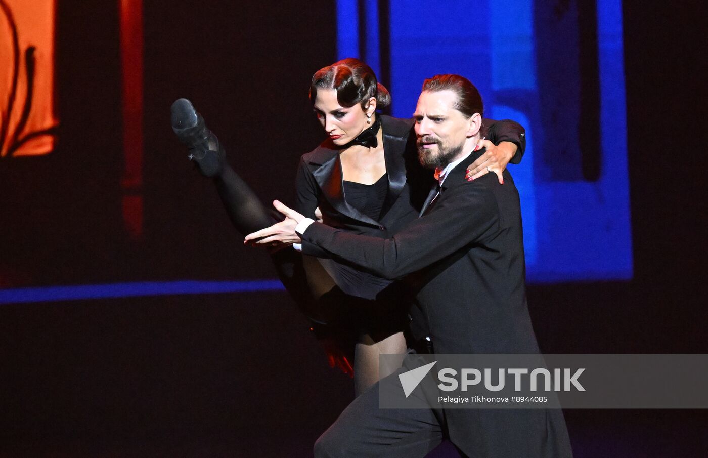 Russia Entertainment Plastic Theatre Show