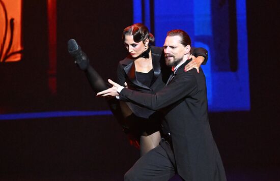 Russia Entertainment Plastic Theatre Show