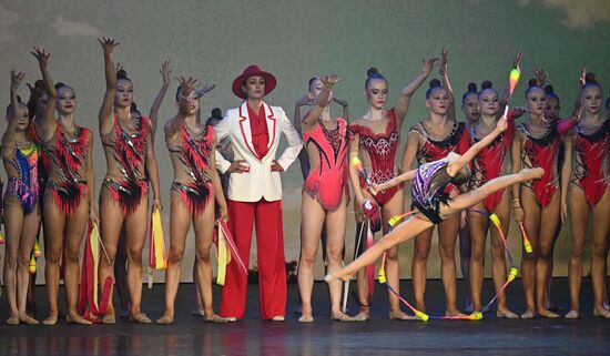 Russia Entertainment Plastic Theatre Show