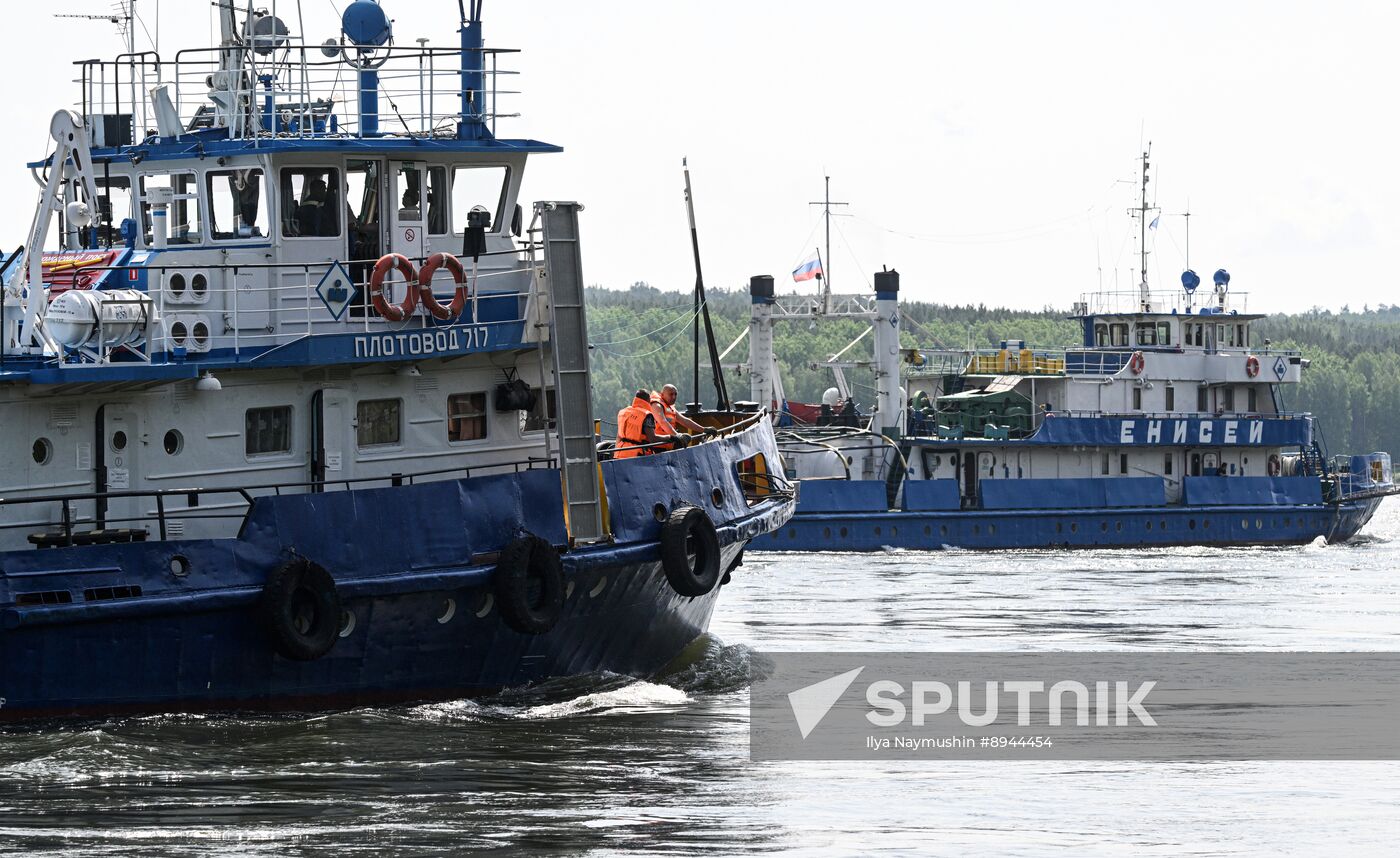 Russia Siberia Chain Steam Tow