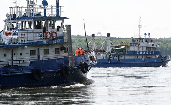 Russia Siberia Chain Steam Tow