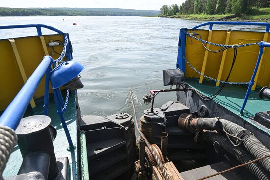 Russia Siberia Chain Steam Tow