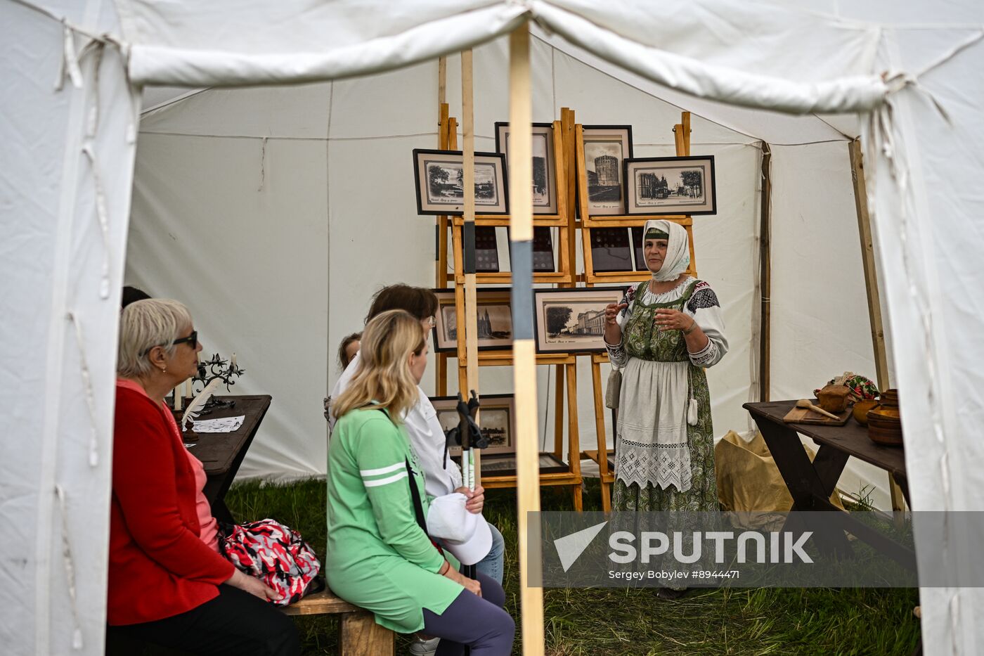 Russia Historical Festival Emperors Standoff