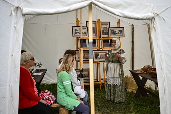 Russia Historical Festival Emperors Standoff