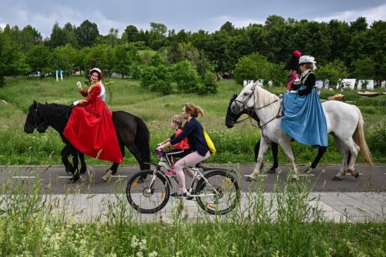 Russia Historical Festival Emperors Standoff