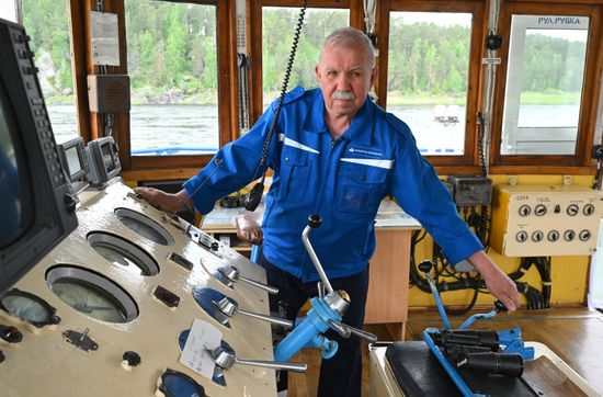 Russia Siberia Chain Steam Tow