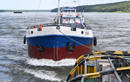 Russia Siberia Chain Steam Tow