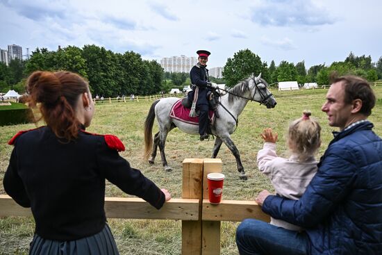 Russia Historical Festival Emperors Standoff