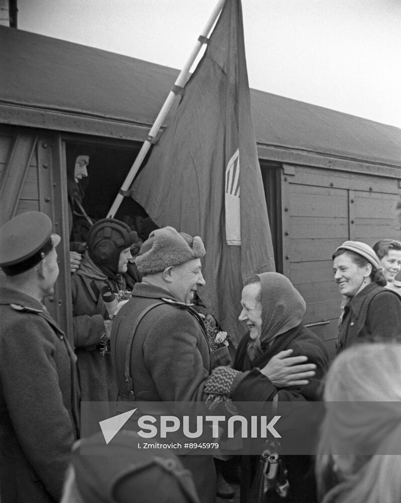 Seeing off Soviet military units from German Democratic Republic