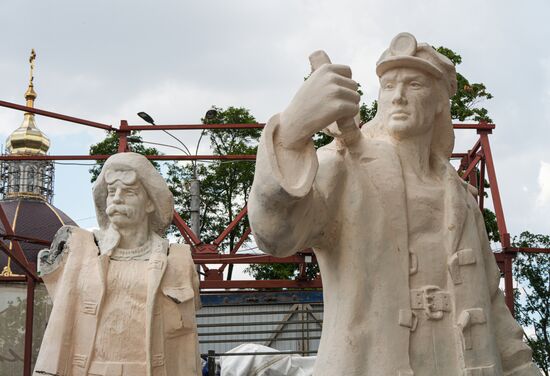 Russia DPR Theatre Rebuilding