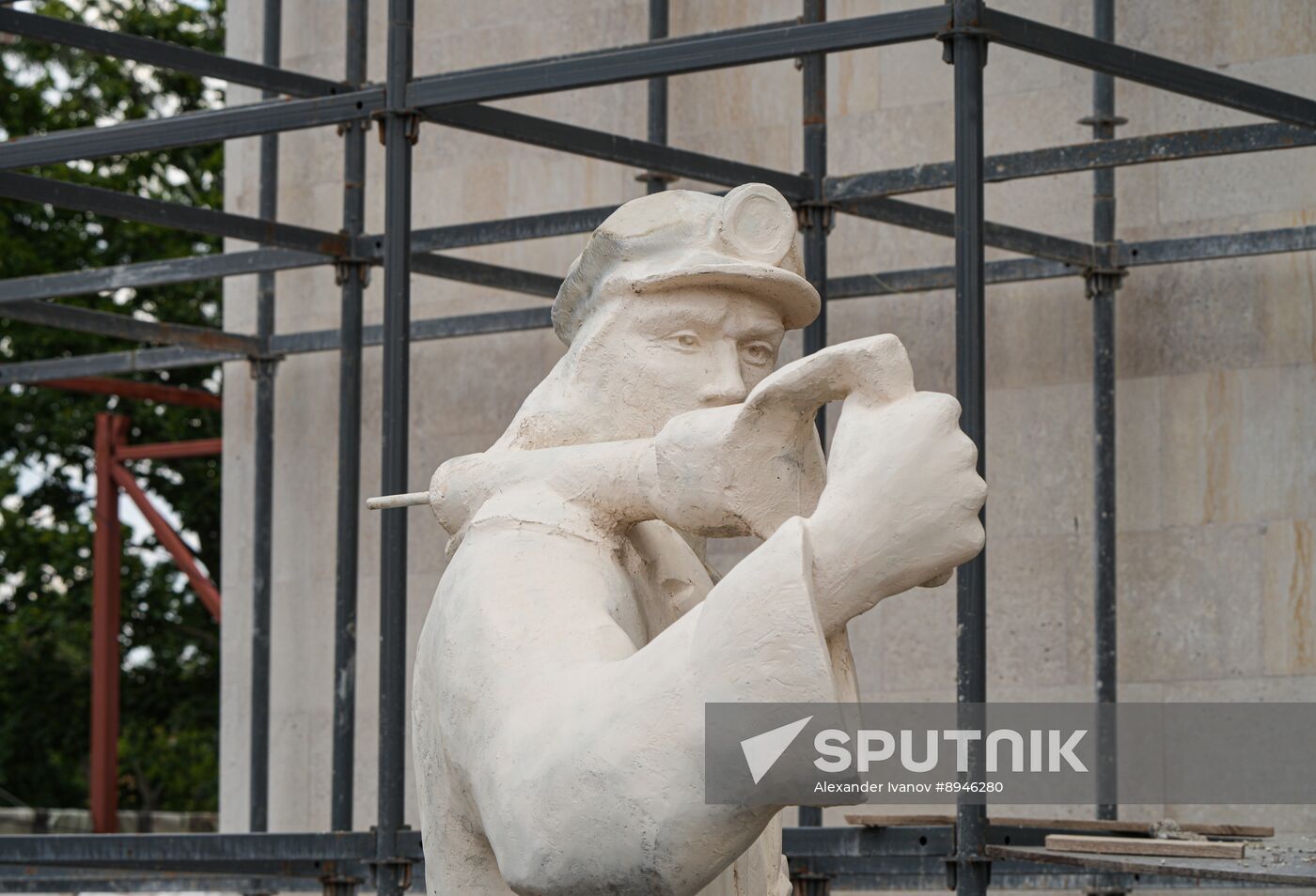 Russia DPR Theatre Rebuilding