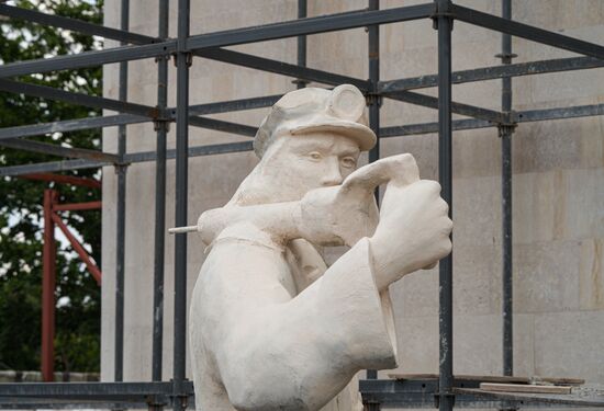 Russia DPR Theatre Rebuilding