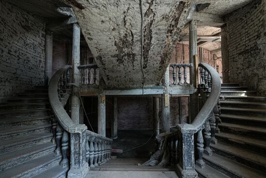 Russia DPR Theatre Rebuilding