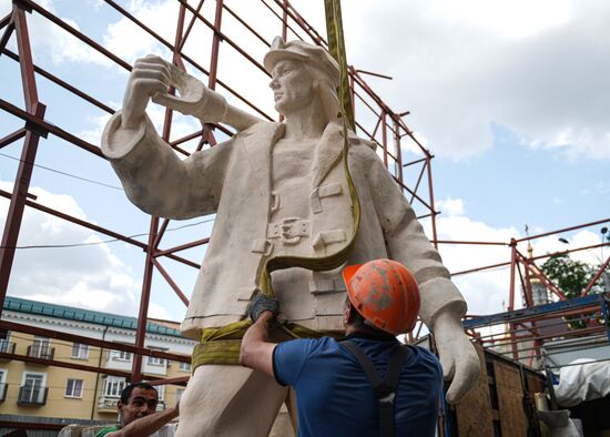 Russia DPR Theatre Rebuilding