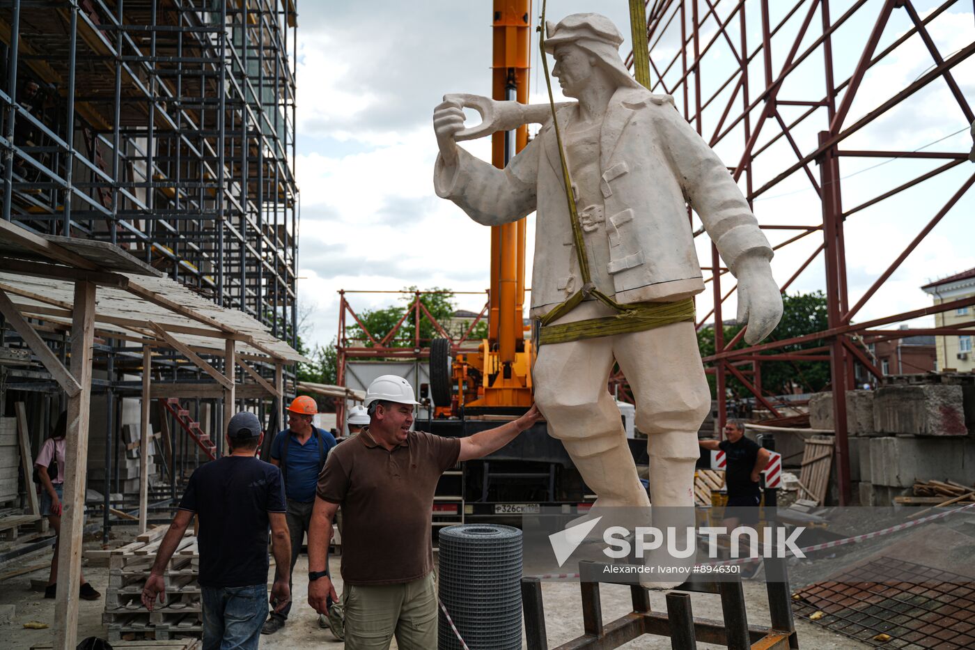 Russia DPR Theatre Rebuilding