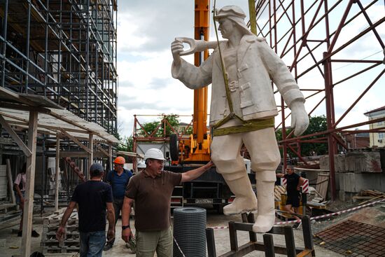 Russia DPR Theatre Rebuilding