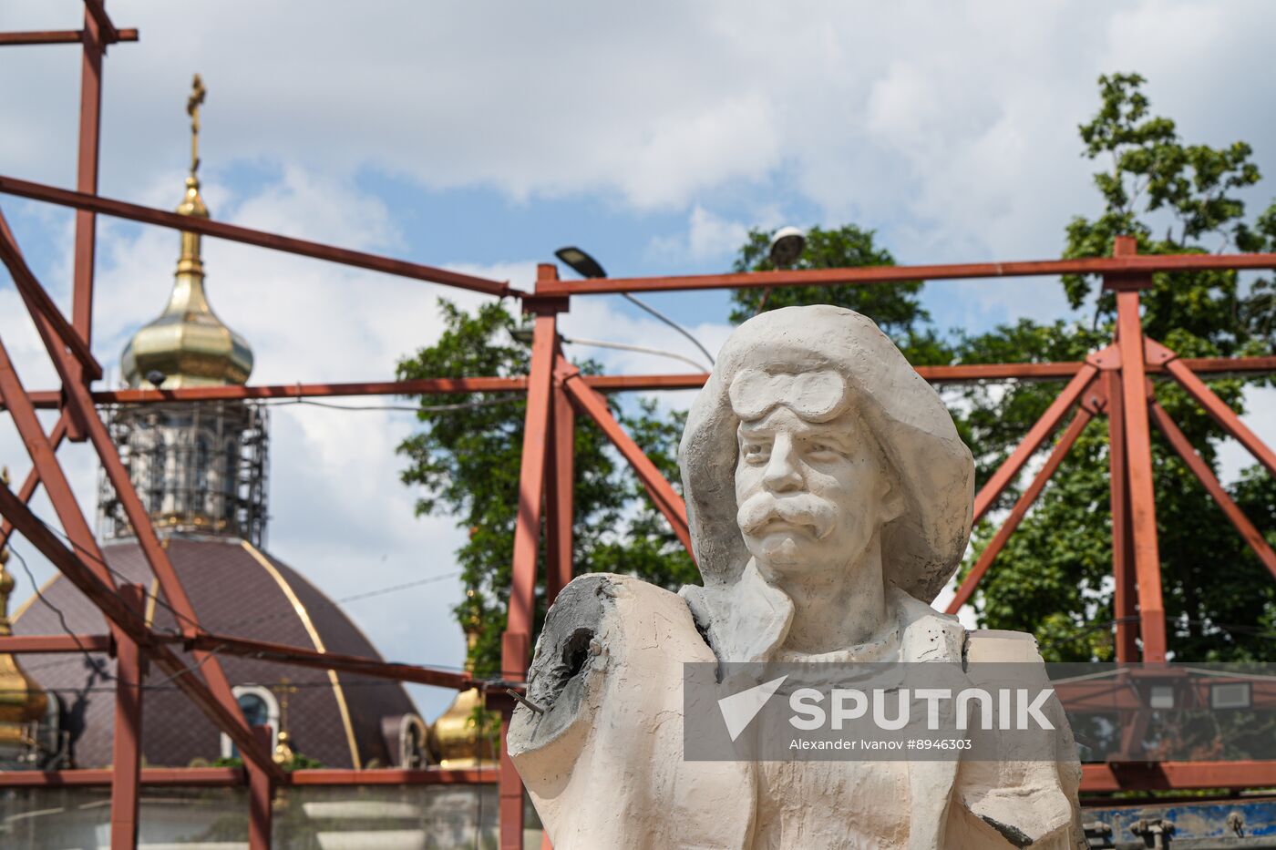 Russia DPR Theatre Rebuilding