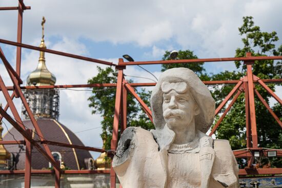 Russia DPR Theatre Rebuilding