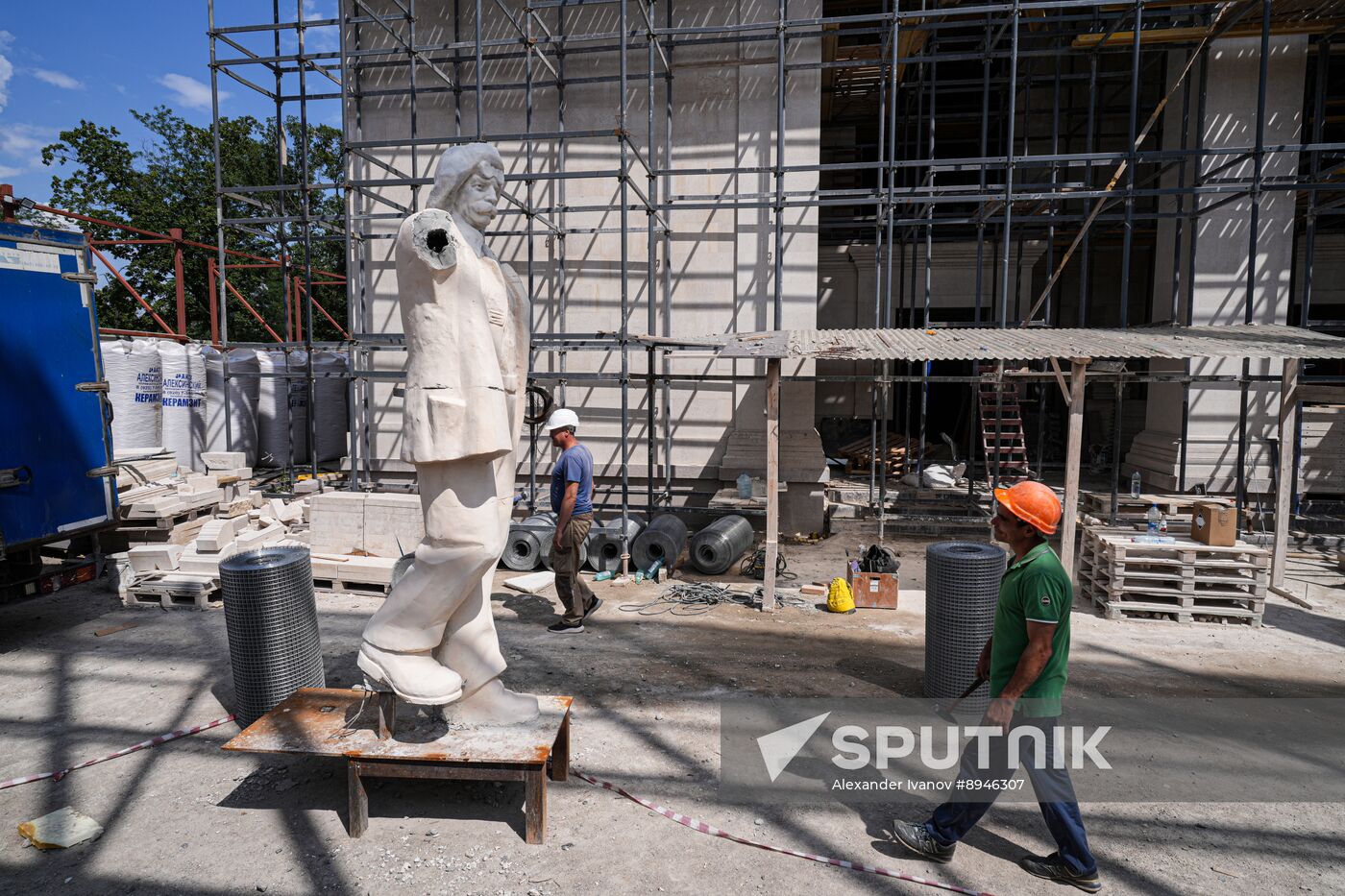 Russia DPR Theatre Rebuilding