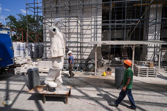 Russia DPR Theatre Rebuilding