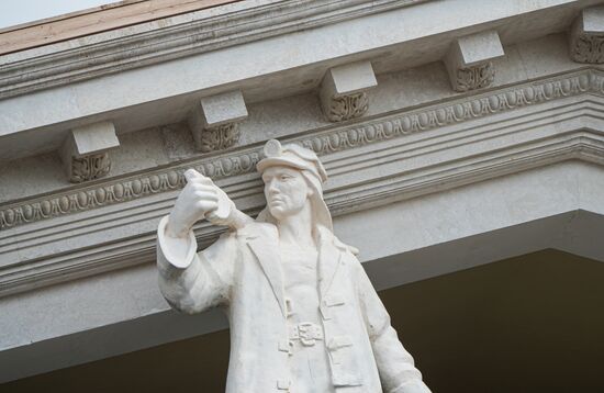 Russia DPR Theatre Rebuilding