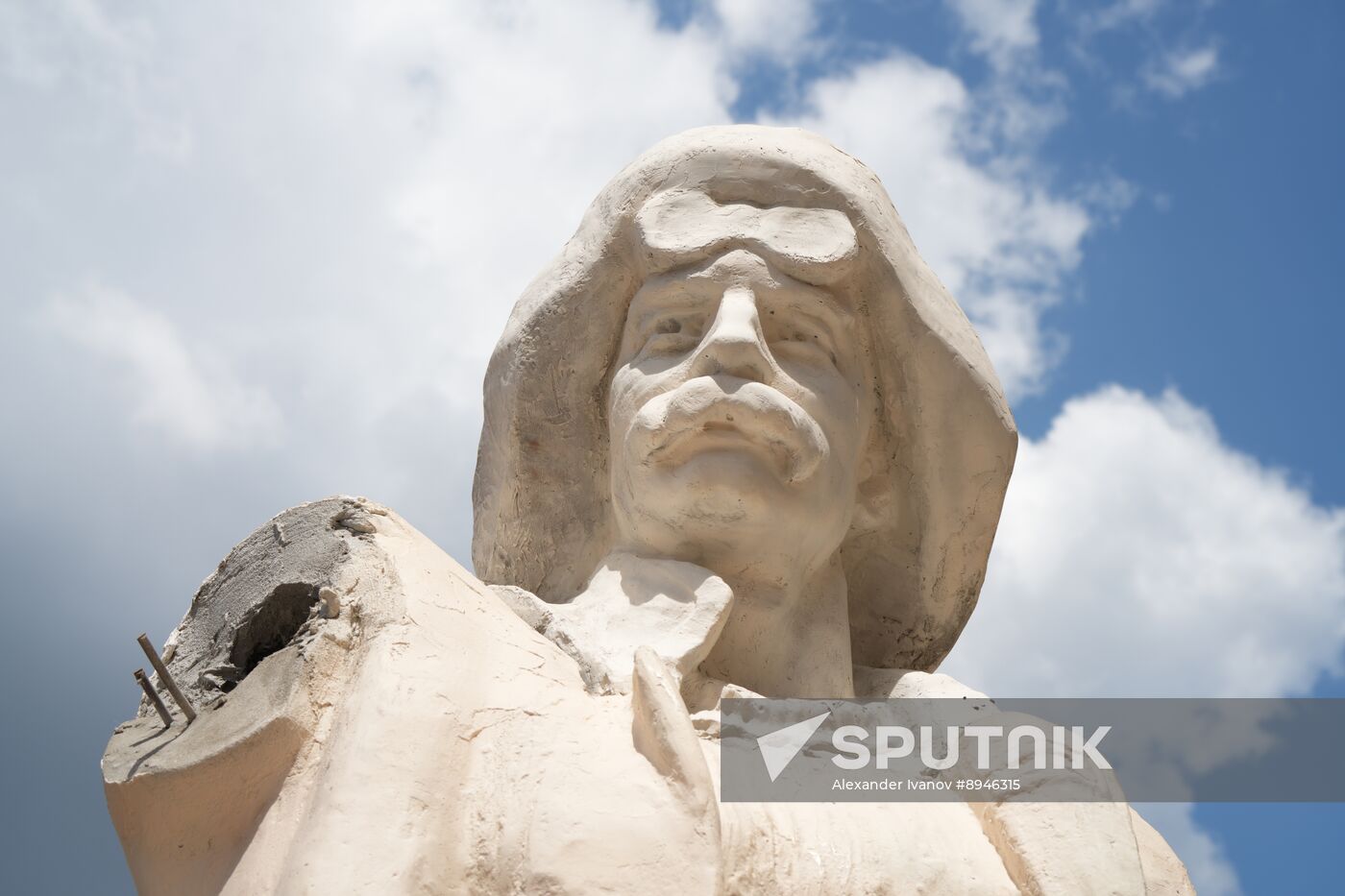 Russia DPR Theatre Rebuilding