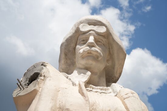 Russia DPR Theatre Rebuilding