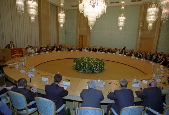 Meeting between De Beers and Alrosa
