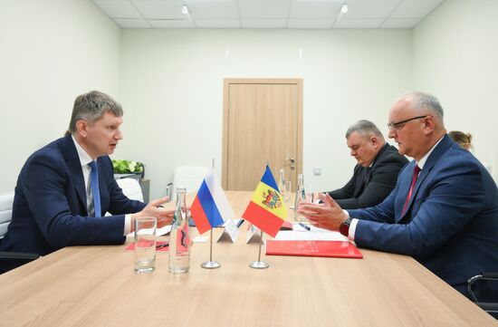 SPIEF-2025. Meeting of Moldovan Party of Socialists leader I. Dodon and Russian Economic Development Minister M. Reshetnikov