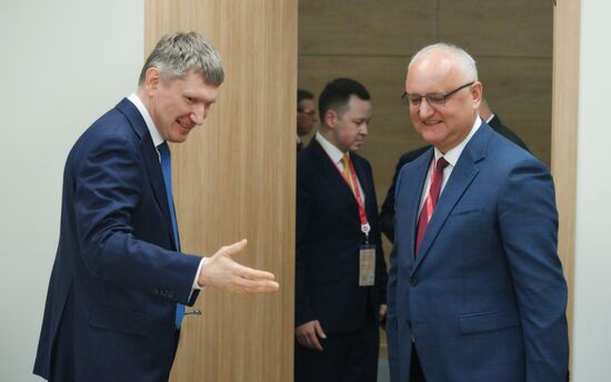 SPIEF-2025. Meeting of Moldovan Party of Socialists leader I. Dodon and Russian Economic Development Minister M. Reshetnikov