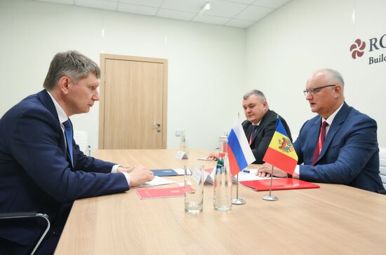 SPIEF-2025. Meeting of Moldovan Party of Socialists leader I. Dodon and Russian Economic Development Minister M. Reshetnikov